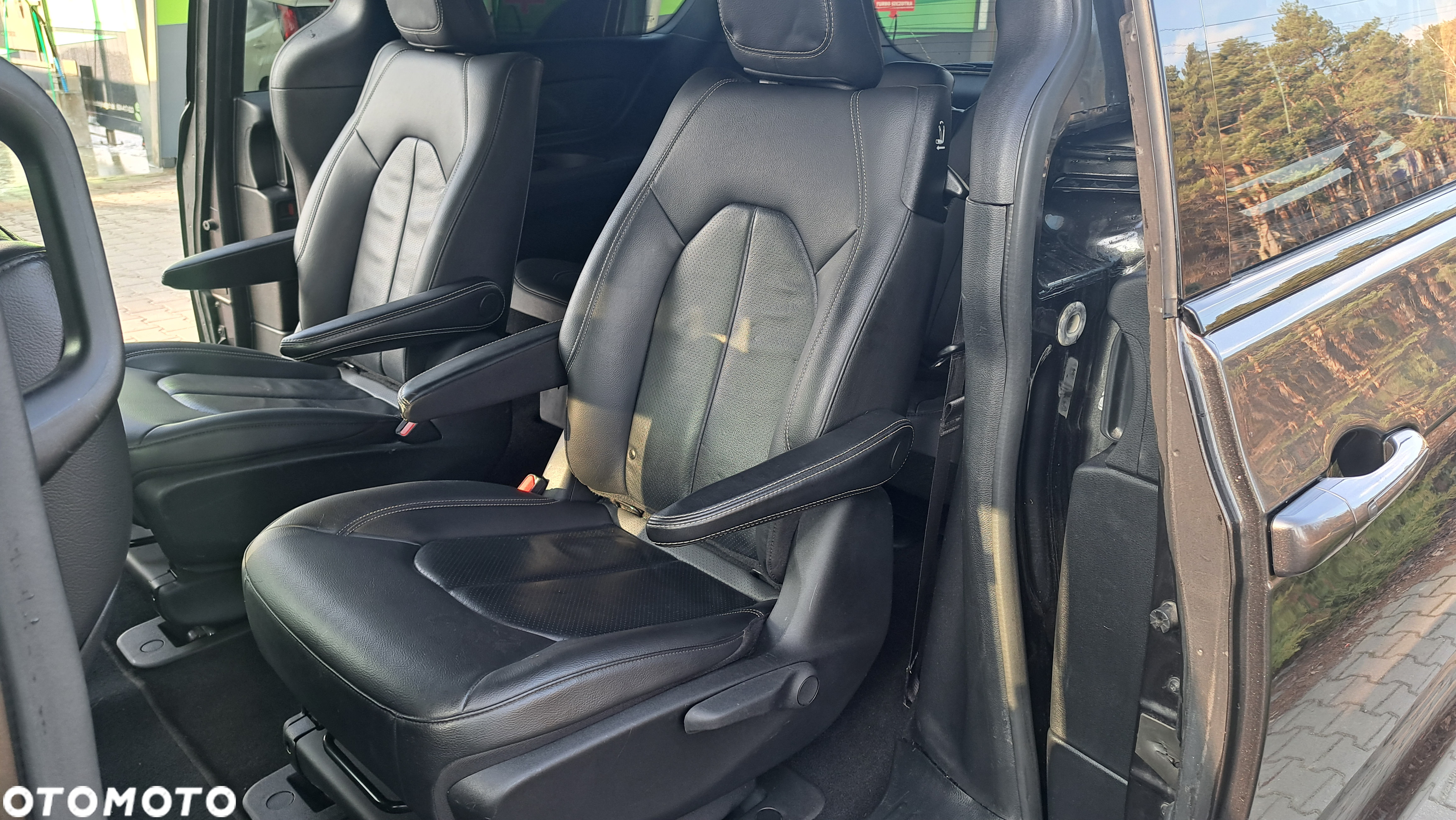 Chrysler Pacifica - 23