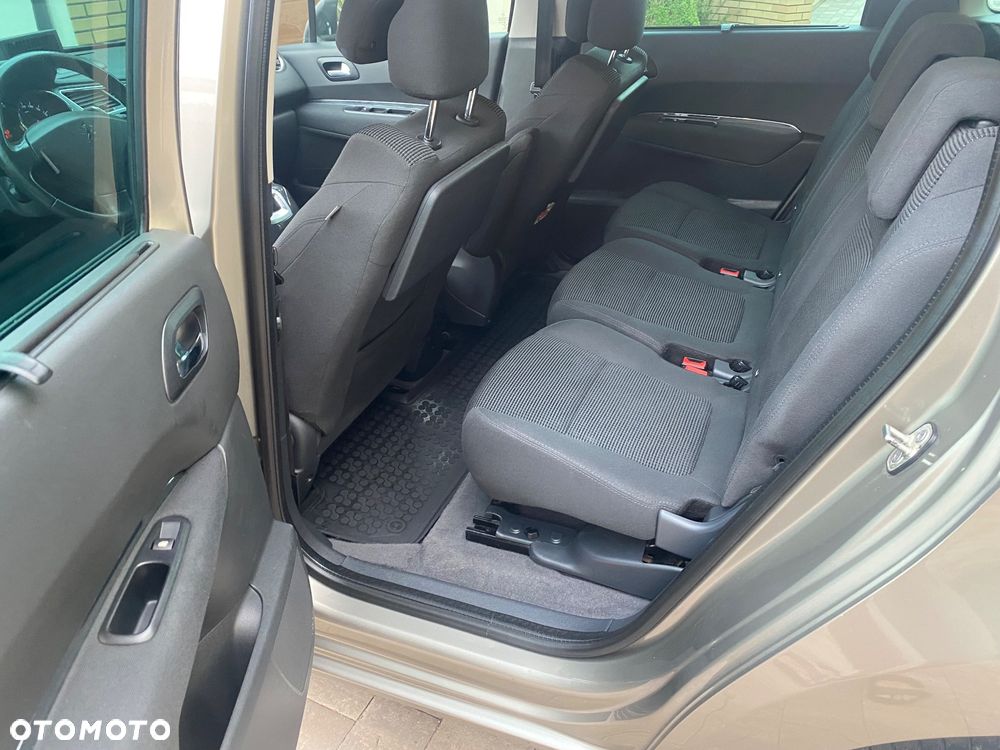 Peugeot 5008 - 8