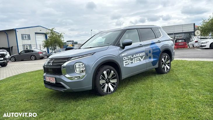 Mitsubishi Outlander 2.4 4WD Plug-In Hybrid Top - 1
