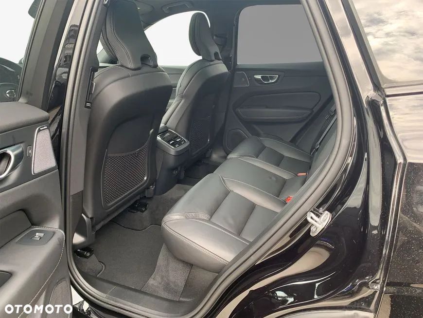 Volvo XC 60 B5 B AWD Ultimate Black Edition - 11