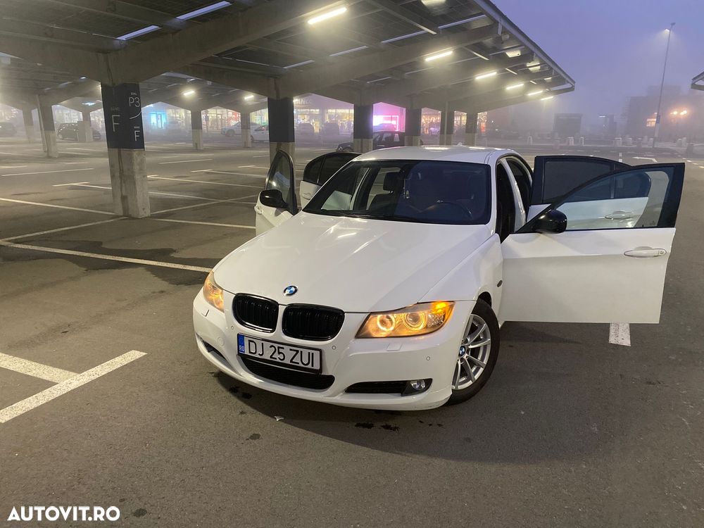 BMW Seria 3 318i Touring - 4