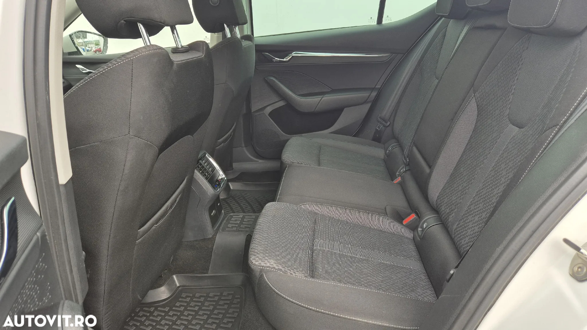 Skoda Octavia 2.0 TDI DSG Style - 12