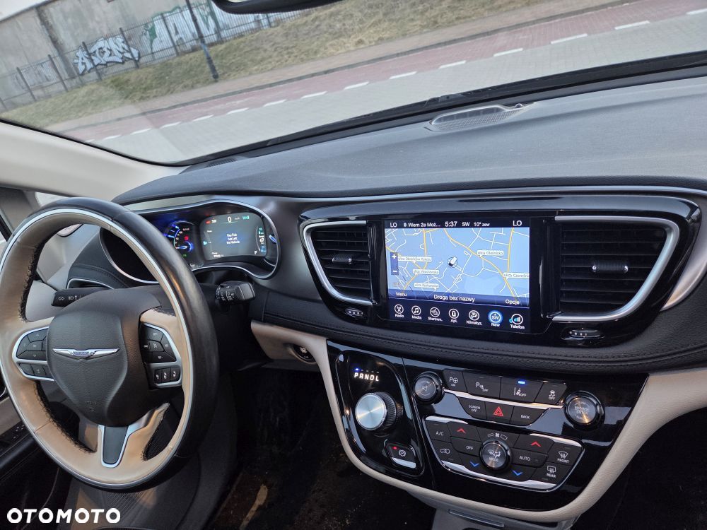Chrysler Pacifica - 14