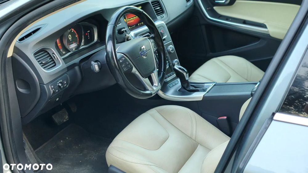 Volvo V60 D6 AWD Plug-in Hybrid Summum - 14