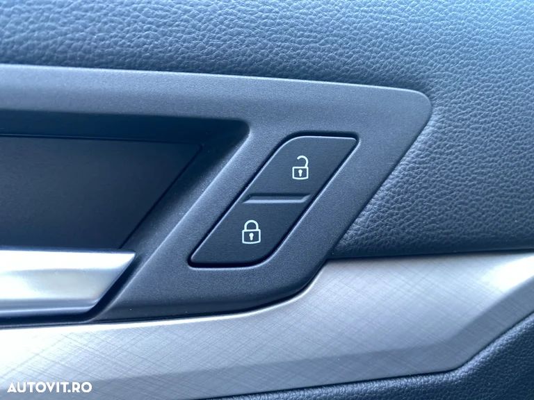 Volkswagen Golf 1.0 eTSI DSG MHEV Life - 31