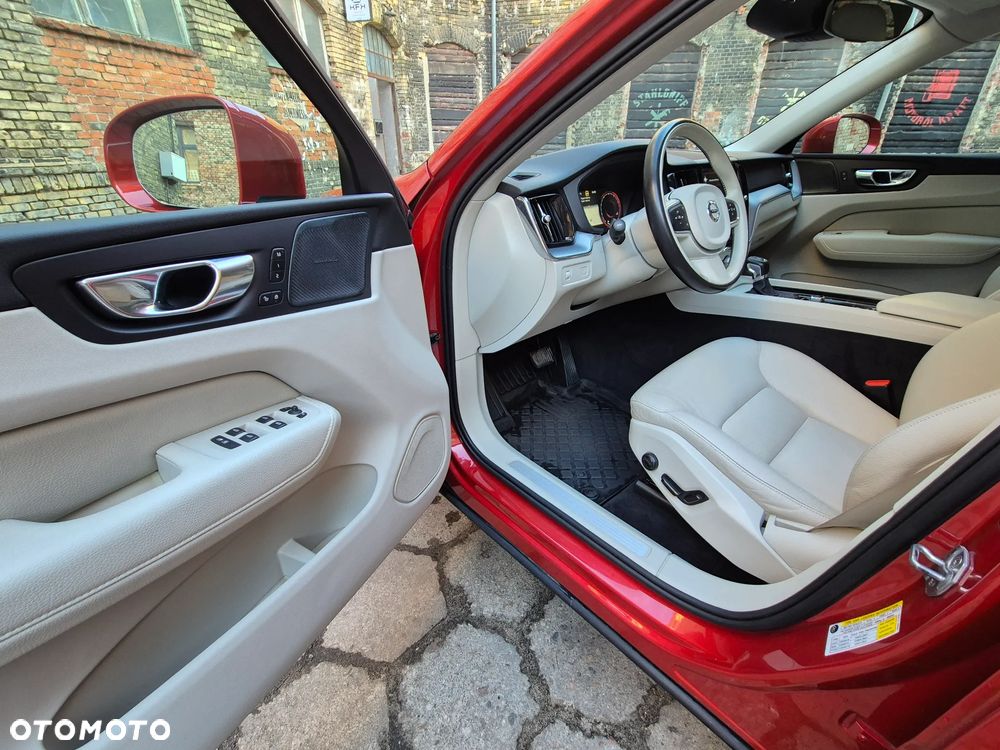 Volvo XC 60 T5 GPF AWD Momentum - 8