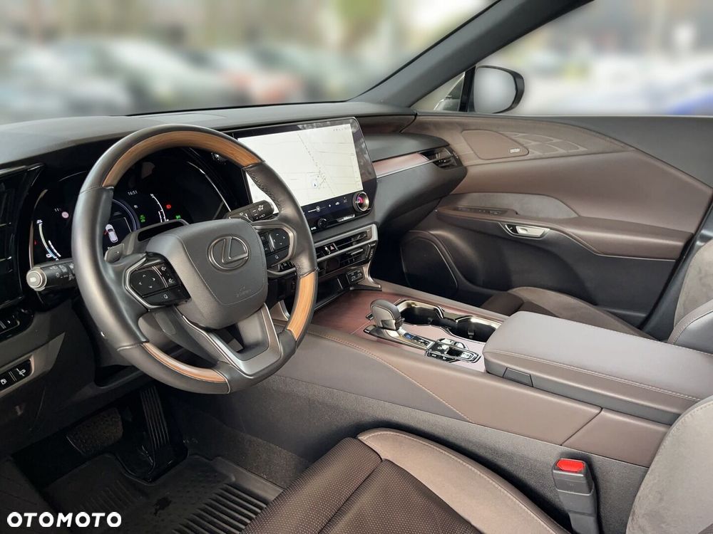 Lexus RX 450h+ Omotenashi - 3