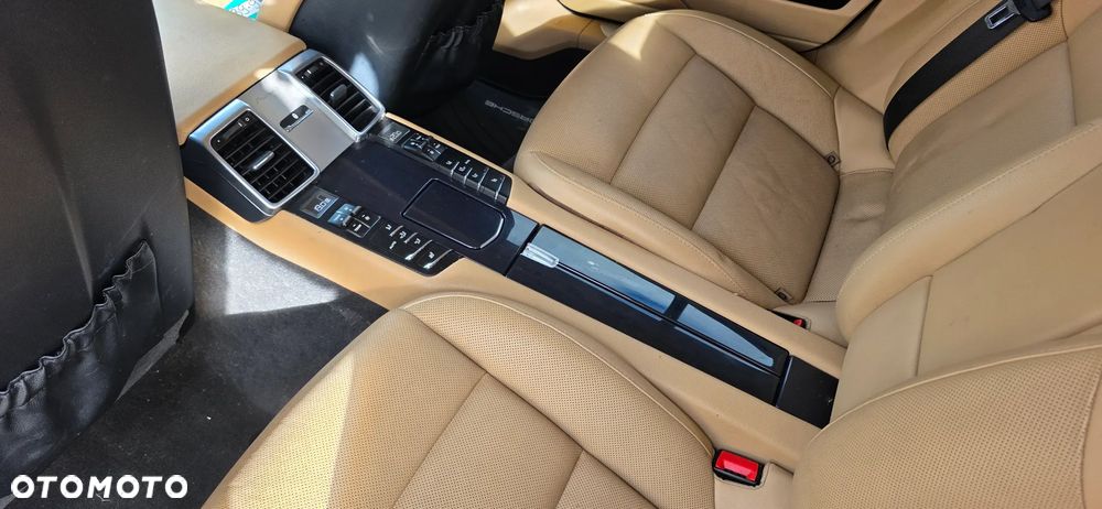 Porsche Panamera PDK - 22