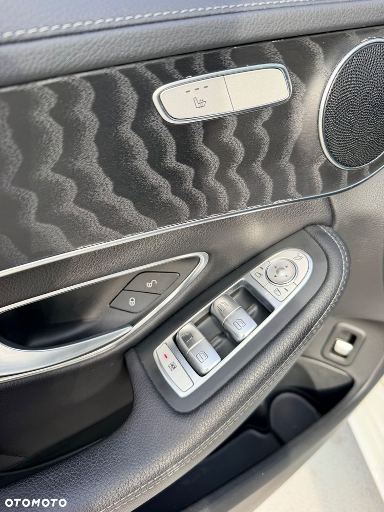 Mercedes-Benz Klasa C 200 4Matic 9G-TRONIC AMG Line - 20