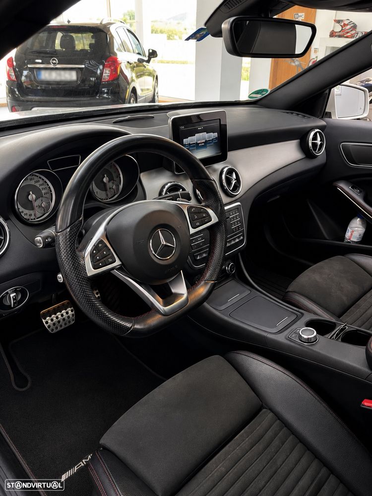 Mercedes-Benz GLA 220 CDI 4Matic 7G-DCT AMG Line — fotografia 3