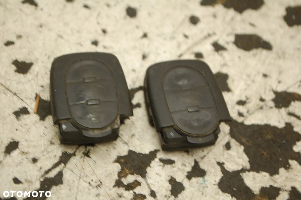 PILOT CENTRALNEGO ZAMKA 8Z0837231D AUDI A4 B6 A6 A8 - 1