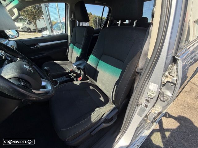 Toyota Hilux 2.4 D-4D 4WD CD CH - 15