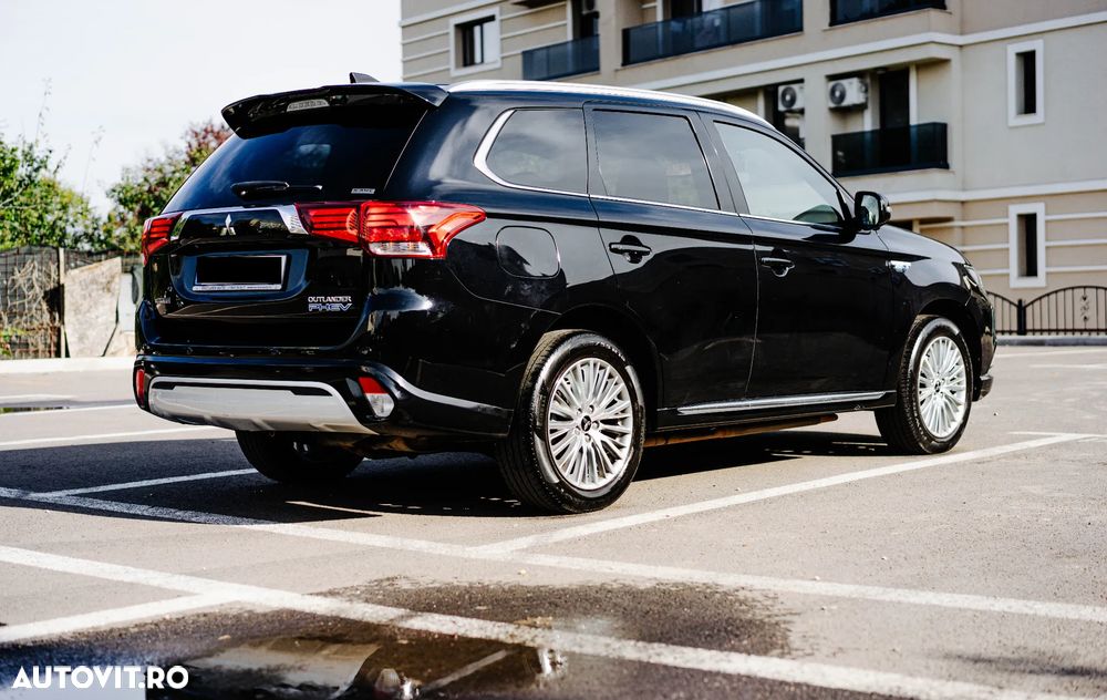 Mitsubishi Outlander PHEV 2.4 L 4X4 Instyle - 8