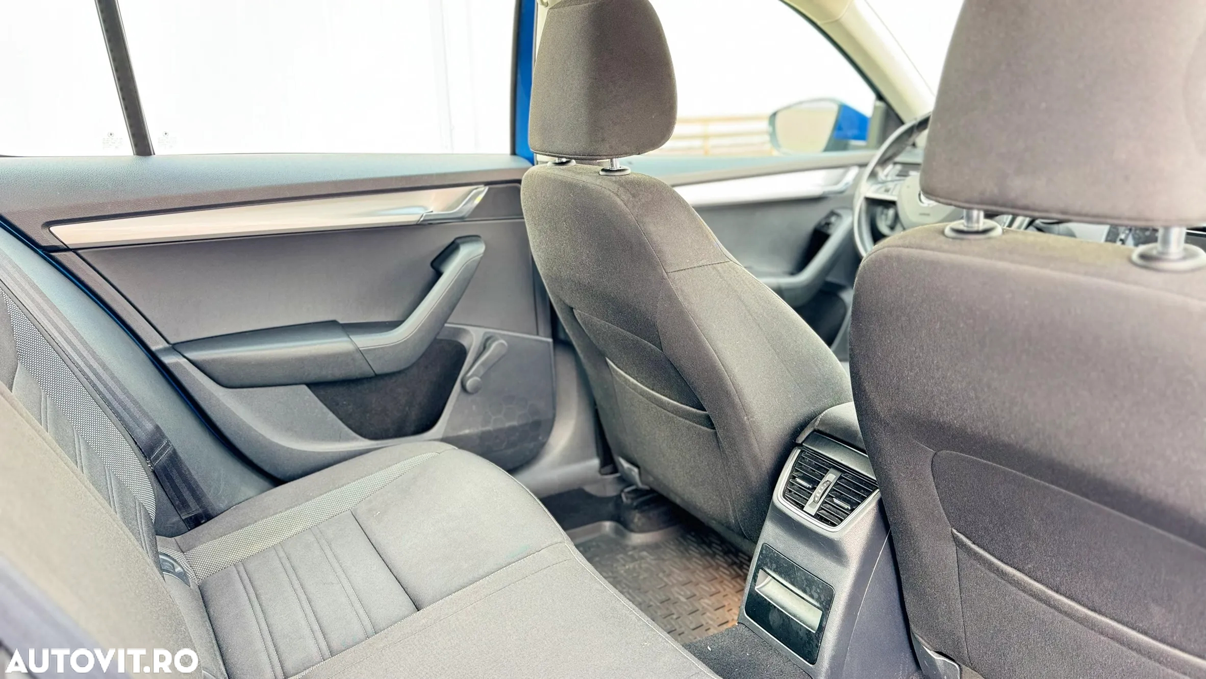 Skoda Octavia 1.6 TDI DSG Ambition - 12