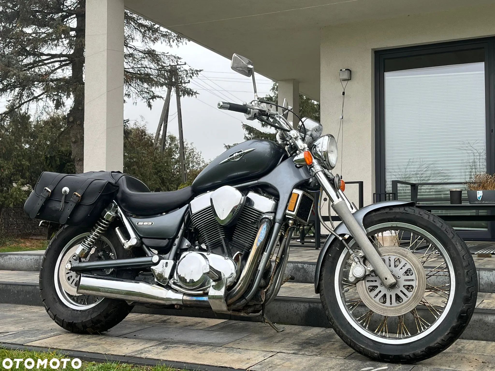 Suzuki Intruder - 1