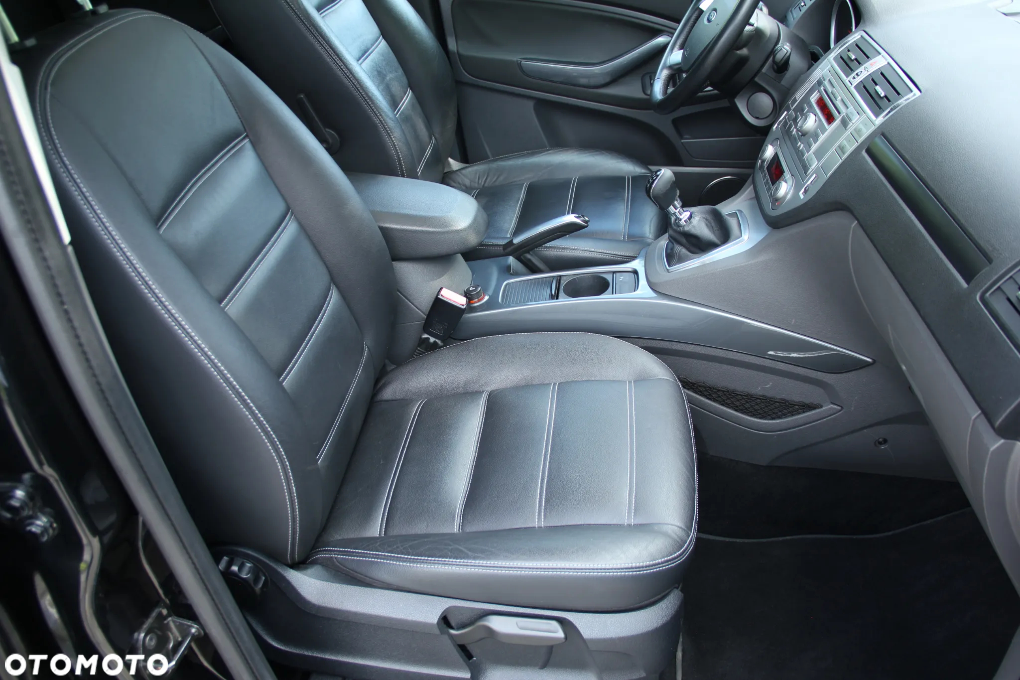 Ford Kuga 2.0 TDCi FWD Titanium - 36