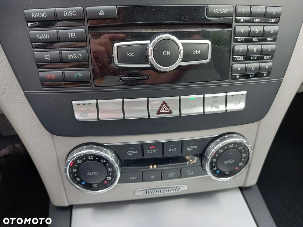 Mercedes-Benz Klasa C 200 CGI BlueEFFICIENCY Avantgarde - 30