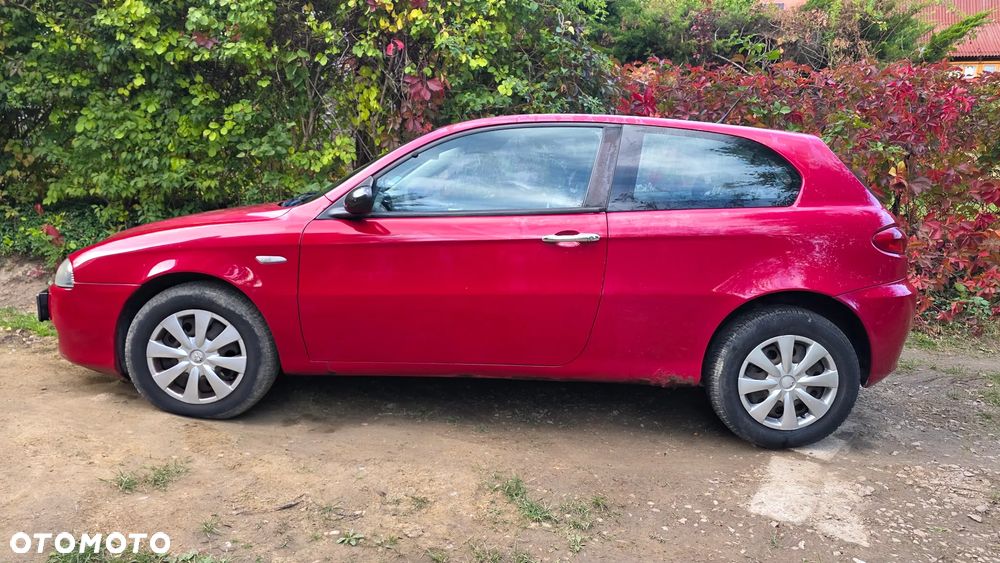 Alfa Romeo 147 2006 photo 2