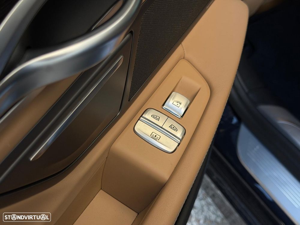 BMW 750 d xDrive Pack M - 28