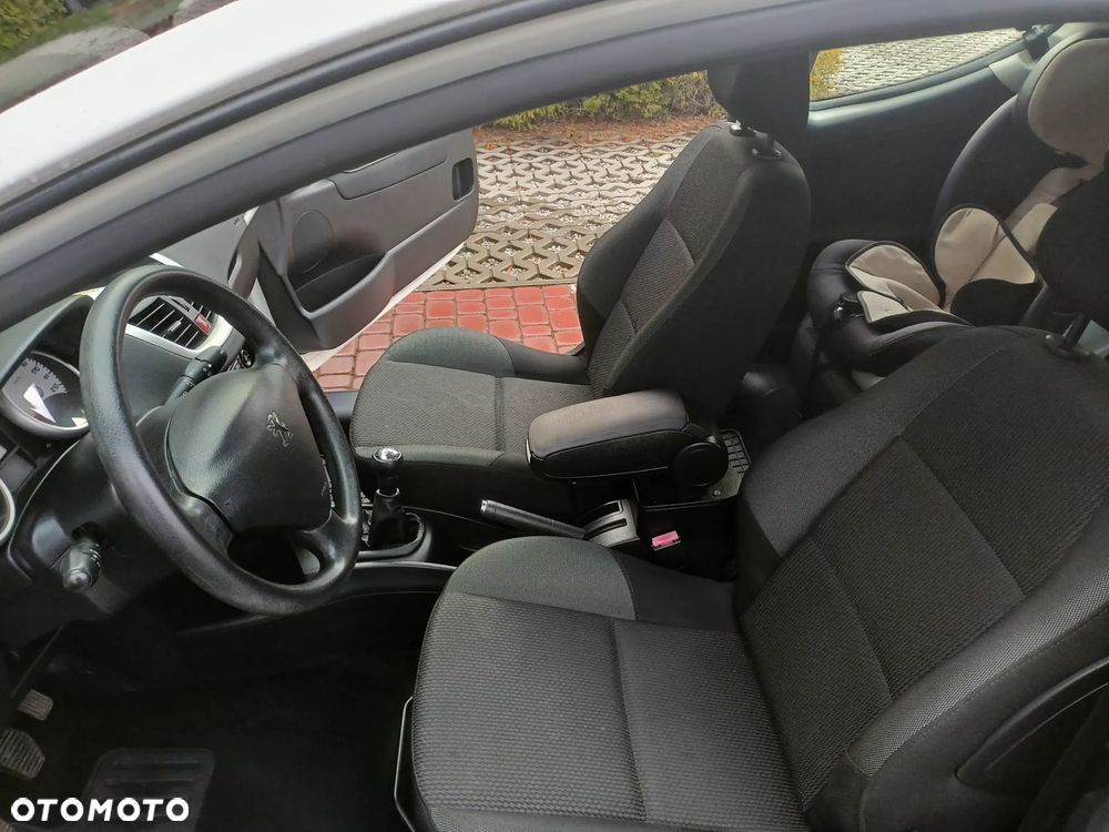 Peugeot 207 1.4 HDi Presence - 11