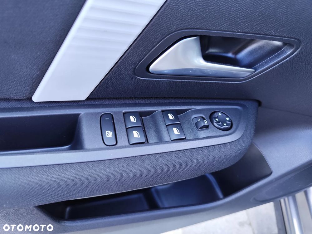 Citroën C4 PureTech 130 Stop&Start FEEL PACK - 32