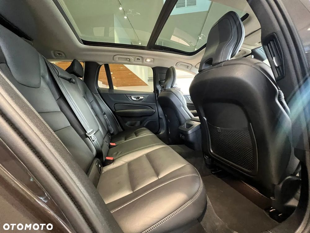 Volvo V60 B4 B DKG Ultimate Dark - 25