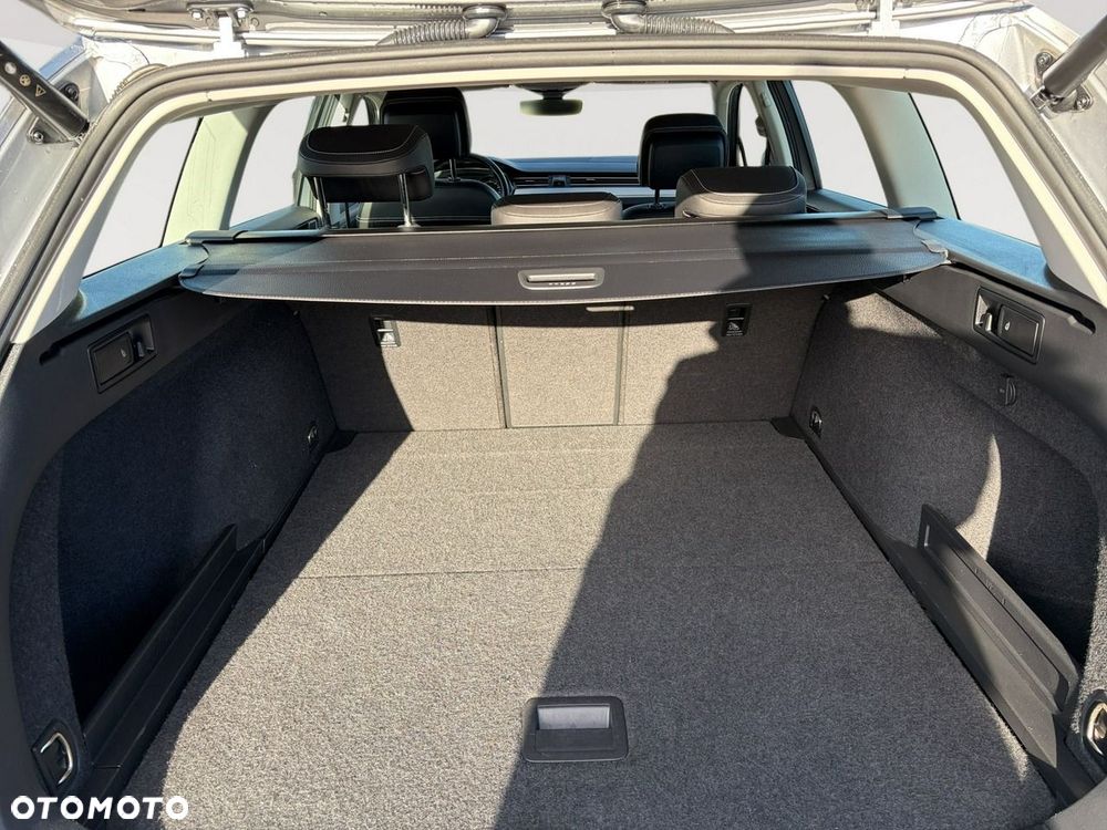 Volkswagen Passat - 25