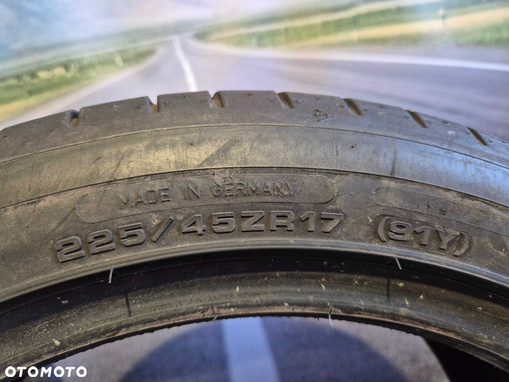 Para opon Dun;op Sport Maxx RT  225/45/17 - 5