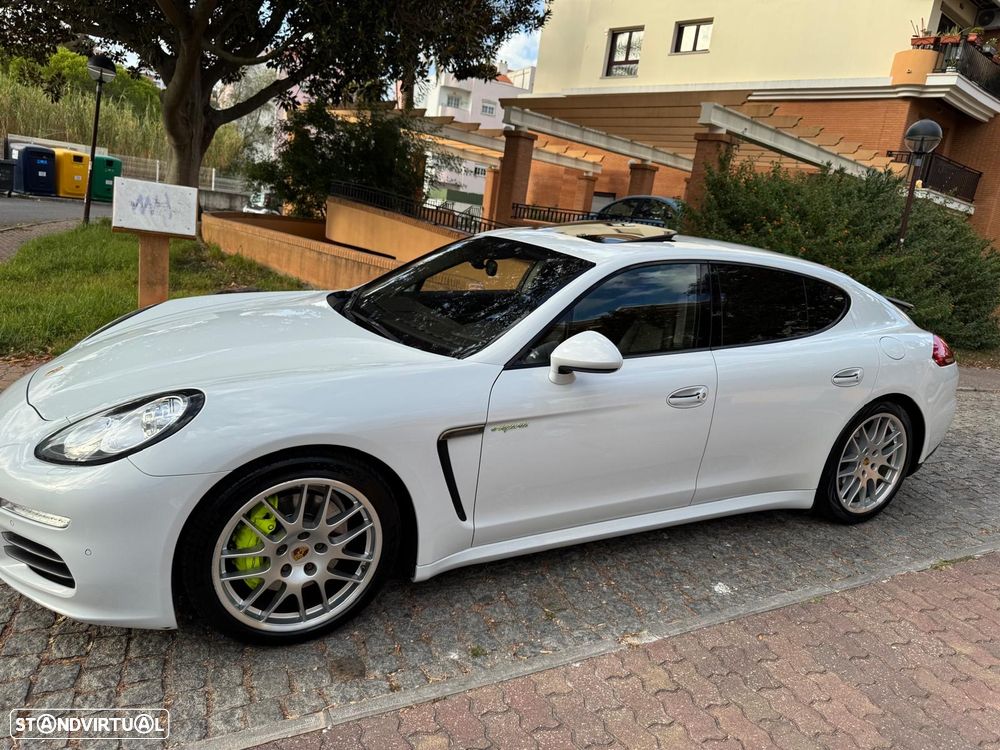 Porsche Panamera - 4