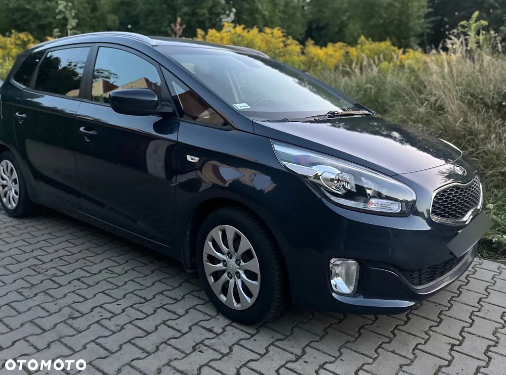 Kia Carens 1.7 CRDi M 7os - 8