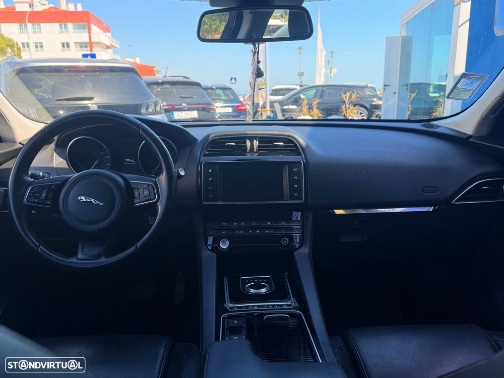 Jaguar F-Pace 2.0 i4D Prestige AWD Aut. - 15