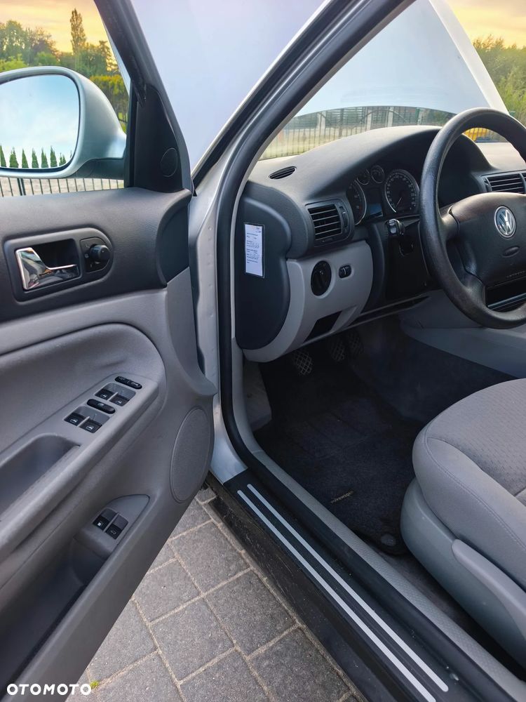 Volkswagen Passat 1.6 - 7