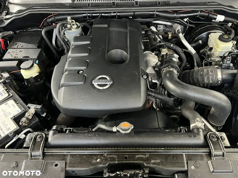 Nissan Pathfinder 2.5 D XE - 8