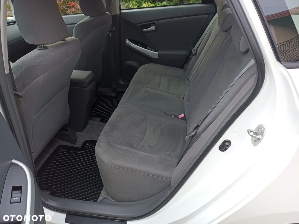 Toyota Prius - 30