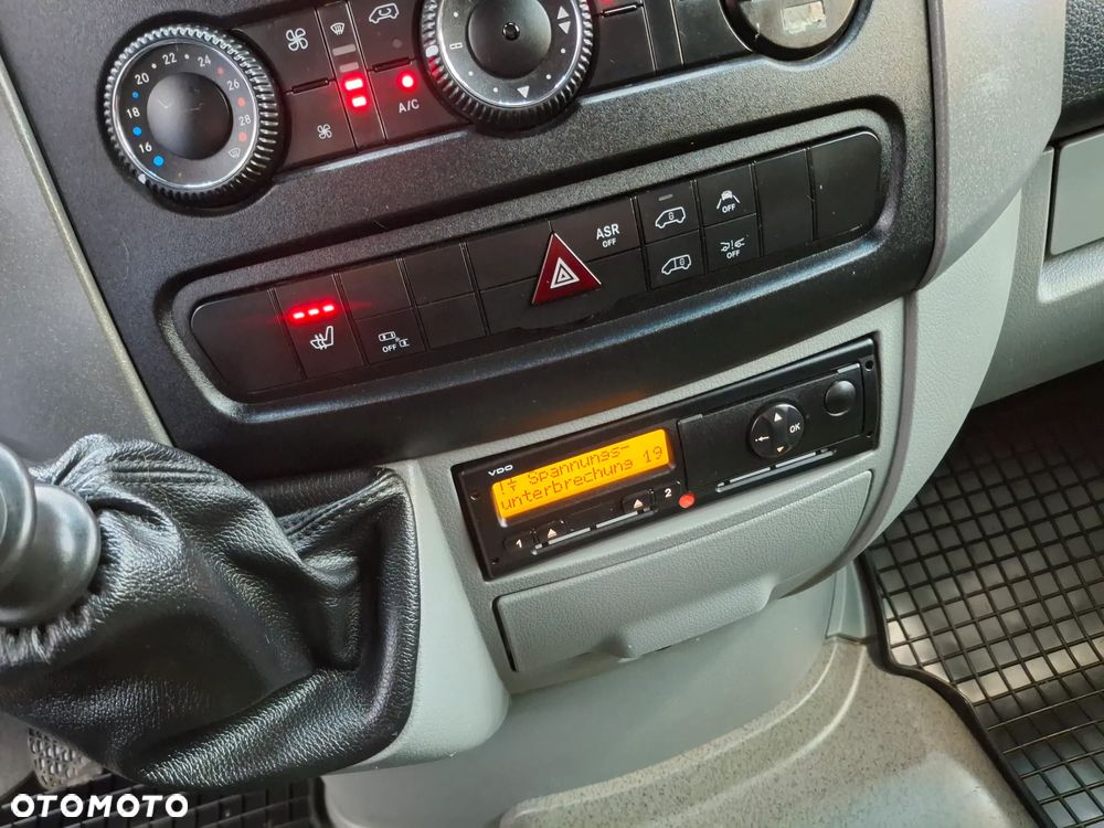 Mercedes-Benz Sprinter 316 2.2 163 KM Klimatyzacja Tempomat Grzany Fotel Alufelgi Wielofunkcyjna Kierownica Hak Elektryczne Szyby + Lusterka Asystenty Duże Radio Z Systemem Nawigacji - 22