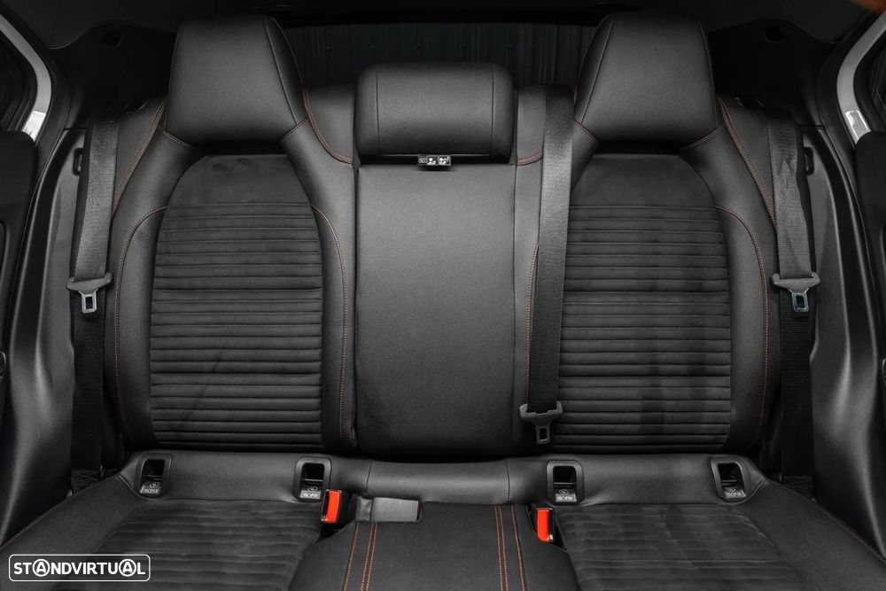 Mercedes-Benz A 180 AMG Line - 25