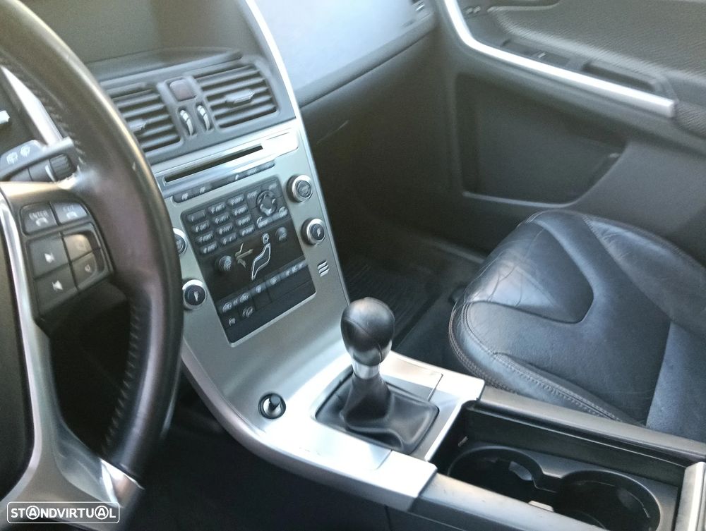 Volvo XC 60 D5 Momentum - 16