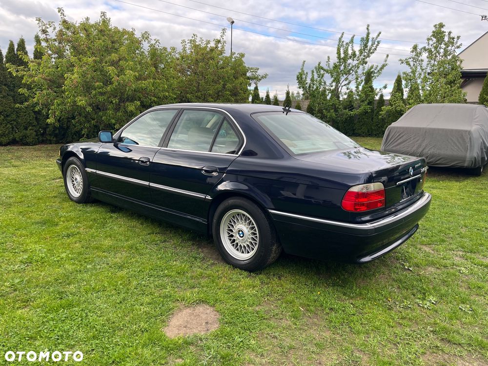 BMW Seria 7 740i - 3