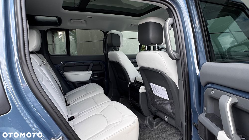 Land Rover Defender - 12