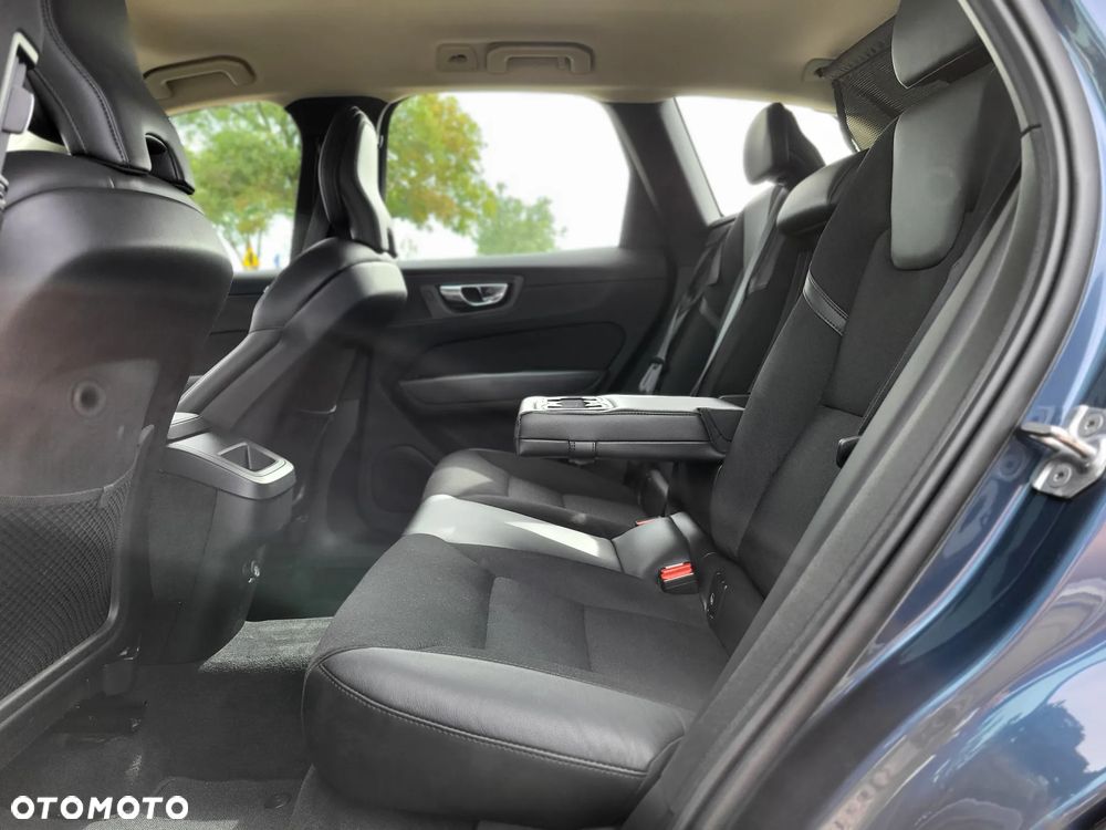 Volvo XC 60 T4 Momentum Pro - 20