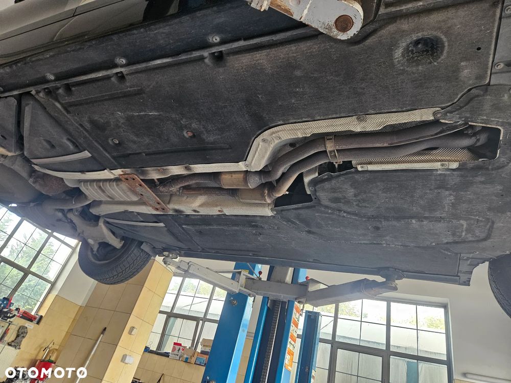 BMW Seria 5 523i - 30