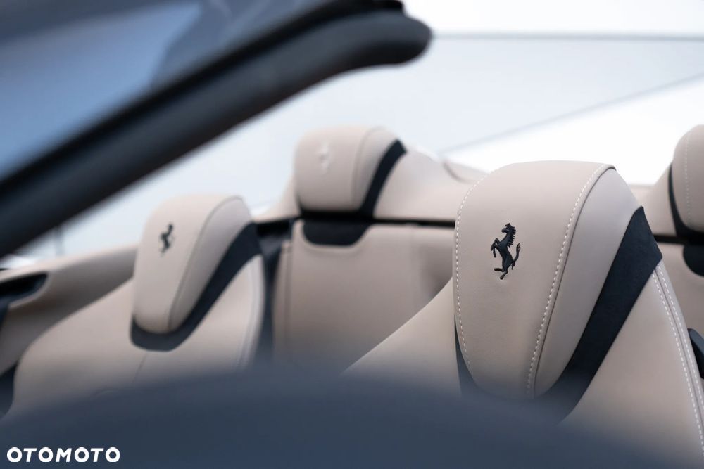 Ferrari Roma Spider 2025