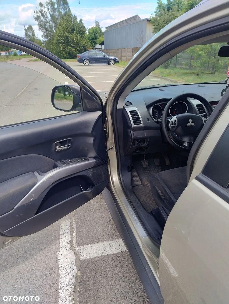 Mitsubishi Outlander 2.4 Invite 2WD - 7