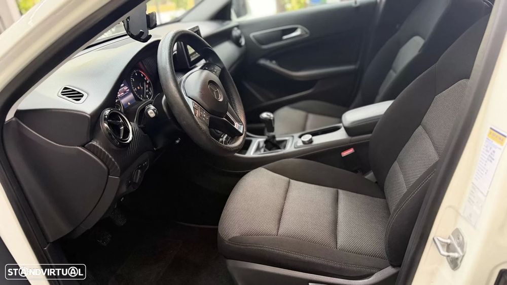 Mercedes-Benz GLA 180 CDI Urban - 9