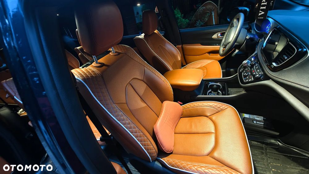 Chrysler Pacifica - 9