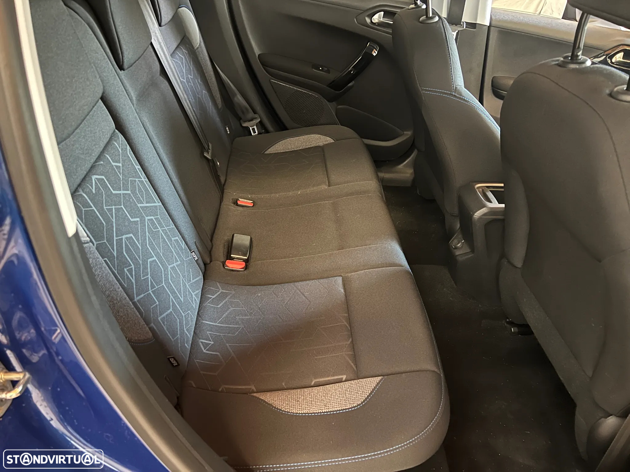 Peugeot 2008 1.2 PureTech Signature EAT6 - 11