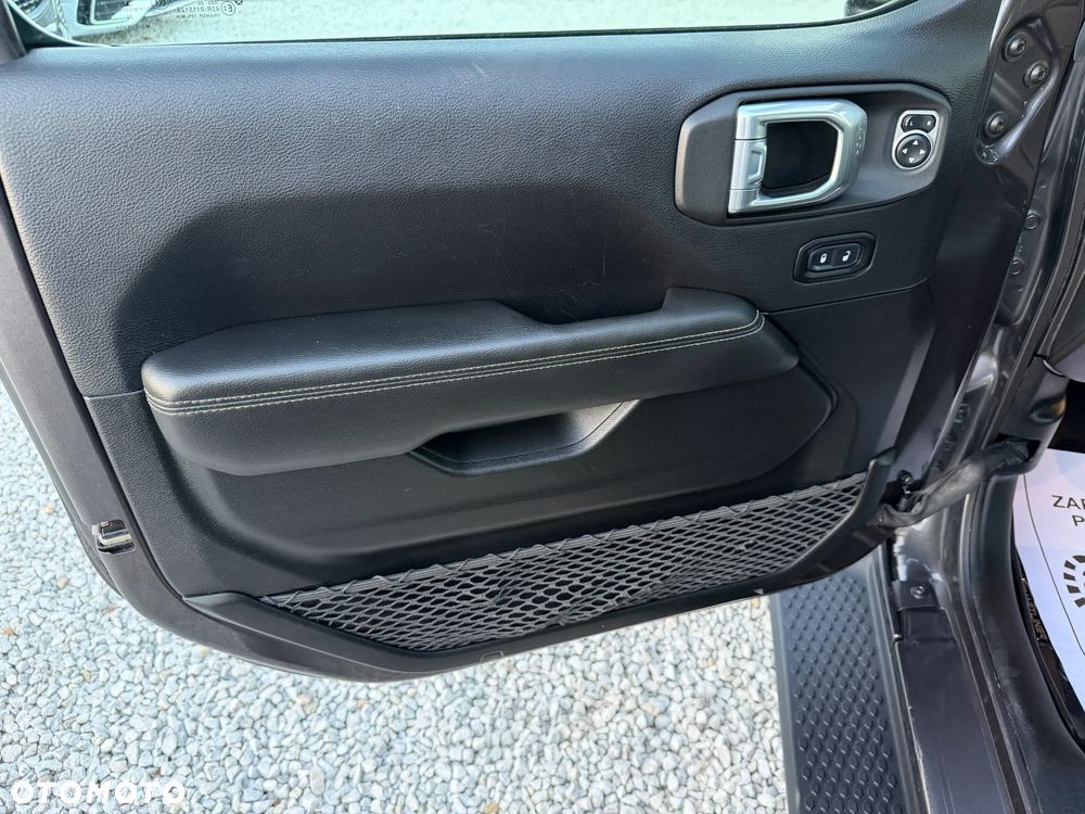 Jeep Wrangler 3.6 Unlim Sahara - 23