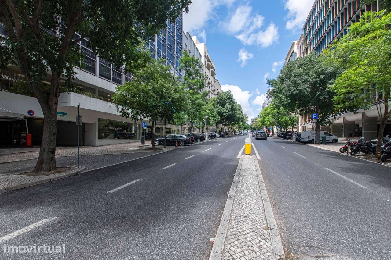 Apartamento Exclusivo com 253 m², 4 Suítes, Varanda e Estacionamento | - Grande imagem: 4/39
