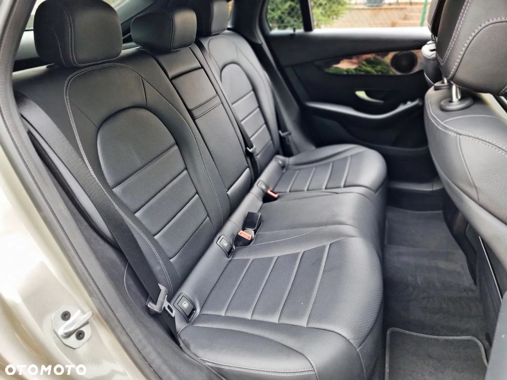 Mercedes-Benz GLC 300 d 4Matic 9G-TRONIC Exclusive - 29