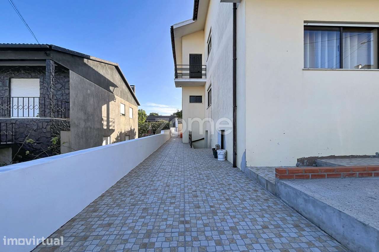 Moradia bifamiliar, isolada com logradouro, espaço exterior e Vistas - Grande imagem: 4/44